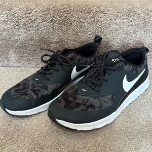 Nike Black and White Women's Sneakers